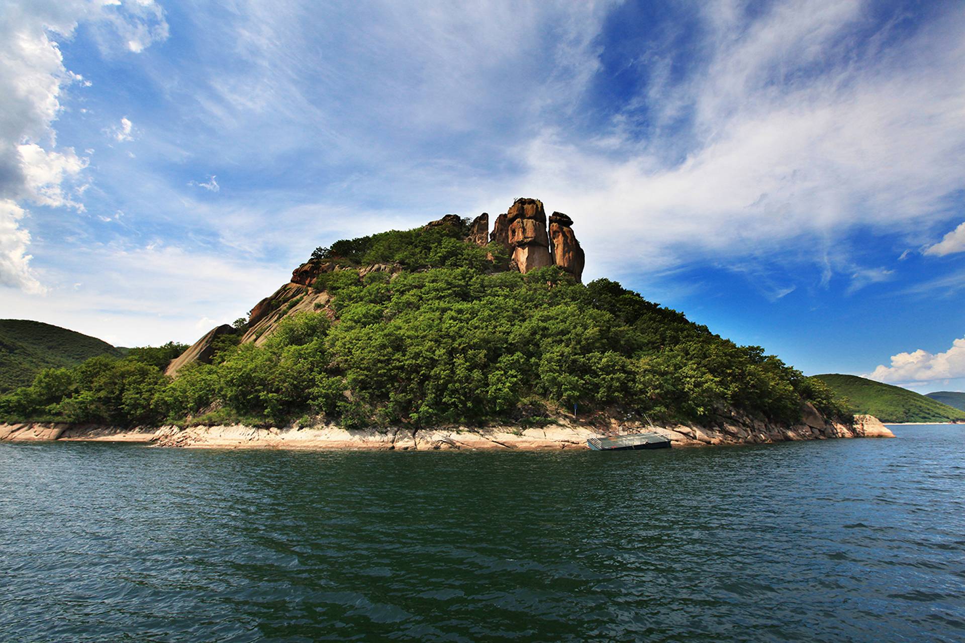 威虎山莲花湖 鹰嘴峰