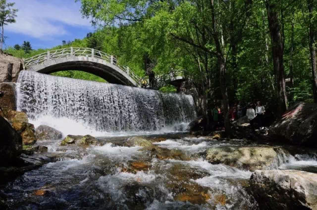 “威虎山拍了拍你” 一起爬山吗？还有游湖和漂